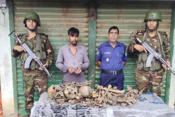 ভালুকায় স্কুলব্যাগে তিনটি মানুষের কঙ্কালসহ যুবক আটক