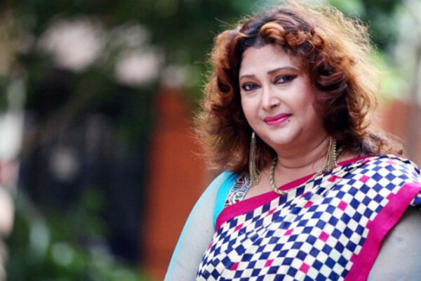 রাজনৈতিক কারণে ছেলের নামে মামলা, অবিচারের শিকার ঢাকাই সিনেমার অভিনেত্রী রিনা খান
